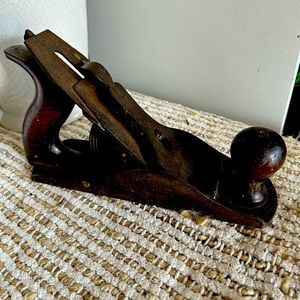 Antique wood hand plainer, metal and wood , BAILEY # 27. great shape! Sharp!